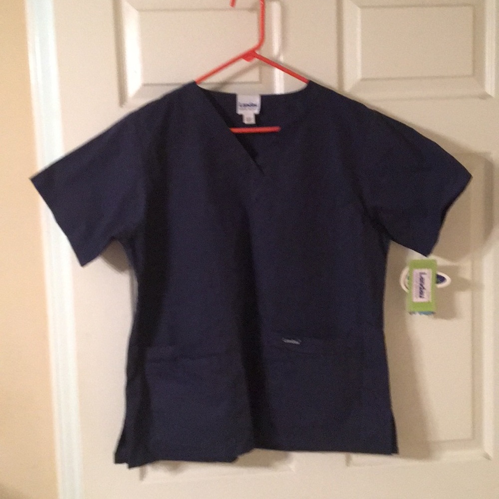 Landau size medium scrub top. New.